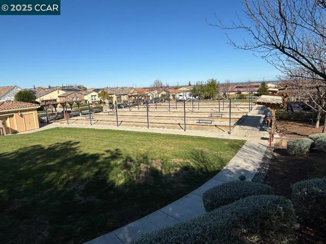 1759 Latour Ave, Brentwood CA: https://media.crmls.org/mediaz/f28e40ff-e485-4eca-934f-87e441527f3d.jpg
