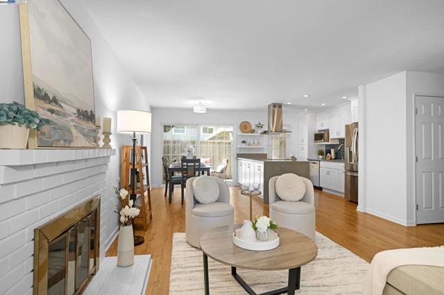 2812 Bollinger Canyon Rd, San Ramon CA: https://media.crmls.org/mediaz/f28e8f27-b7f5-4716-a259-db35b7500f83.jpg