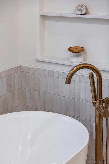 2815 Santa Fe Vista Ct, Encinitas CA: https://media.crmls.org/mediaz/f28f1831-29d1-472c-9d3c-5d2ad798783f.jpg