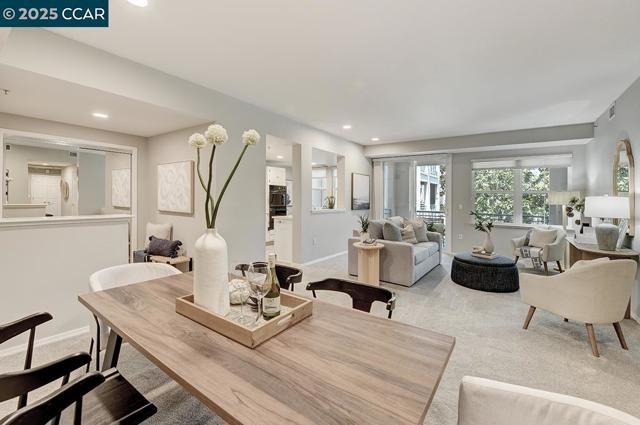 1840 Tice Creek Dr, Walnut Creek CA: https://media.crmls.org/mediaz/f29084da-e975-43d0-b3aa-bce55380e170.jpg