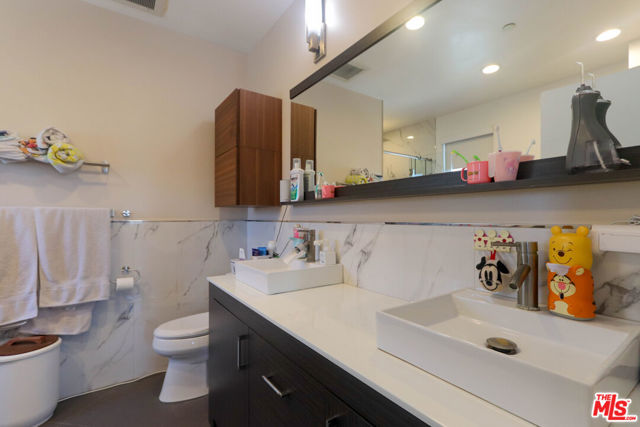 1670 Asbury Drive, Pasadena CA: https://media.crmls.org/mediaz/f290bd35-6520-4562-ba40-14769d801148.jpg