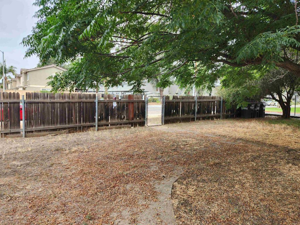 664 Fig St - photo 12