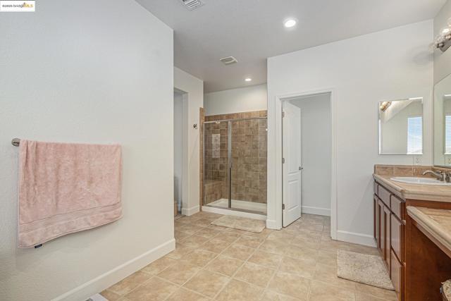 140 Ridge Crest Ct, Oakley CA: https://media.crmls.org/mediaz/f290e43a-f660-4721-81be-a368f534589f.jpg