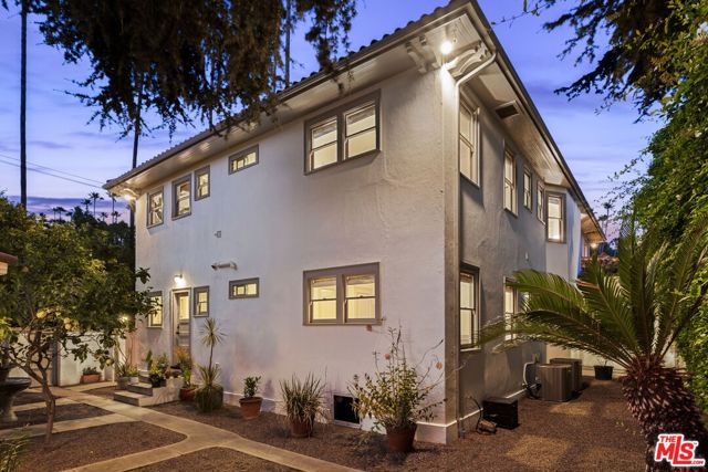 5850 Foothill Drive, Los Angeles CA: https://media.crmls.org/mediaz/f290f2b9-6030-4699-8b20-c4fa589c99fd.jpg