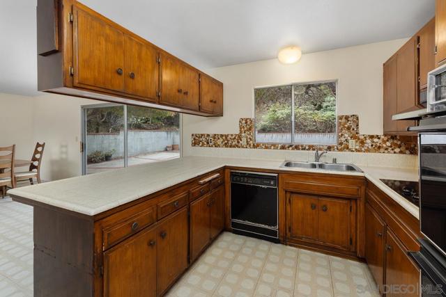 10021 Sierra Bonita, Spring Valley CA: https://media.crmls.org/mediaz/f2913463-6164-4426-ba25-eb4c81263836.jpg
