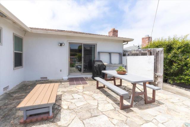 137 Silverwood Place, Marina CA: https://media.crmls.org/mediaz/f291c626-84b2-4e2f-897d-c09dd86f5b0c.jpg