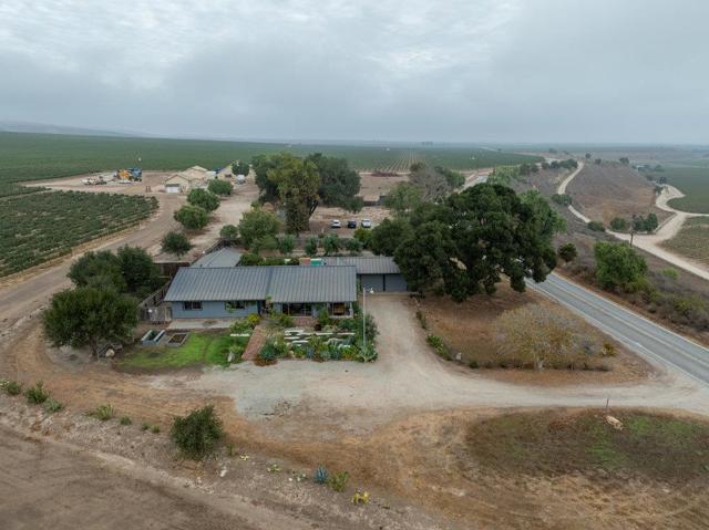 43002 Arroyo Seco Road, Soledad CA: https://media.crmls.org/mediaz/f291ccbd-2e26-4c56-9e21-8e72fee2bb6a.jpg