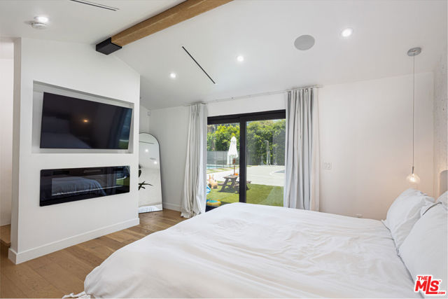 6610 Farralone Avenue, Woodland Hills CA: https://media.crmls.org/mediaz/f292605f-d104-4067-8708-6bef1b887898.jpg