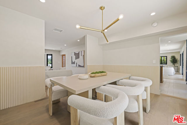 11268 Dona Lola Drive, Studio City CA: https://media.crmls.org/mediaz/f2929957-de1b-46c4-bf83-4ece9cd36519.jpg