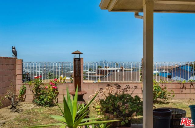 4272 Don Carlos Drive, Los Angeles CA: https://media.crmls.org/mediaz/f292c6d8-72c5-4a35-a306-e7bc10884a1c.jpg