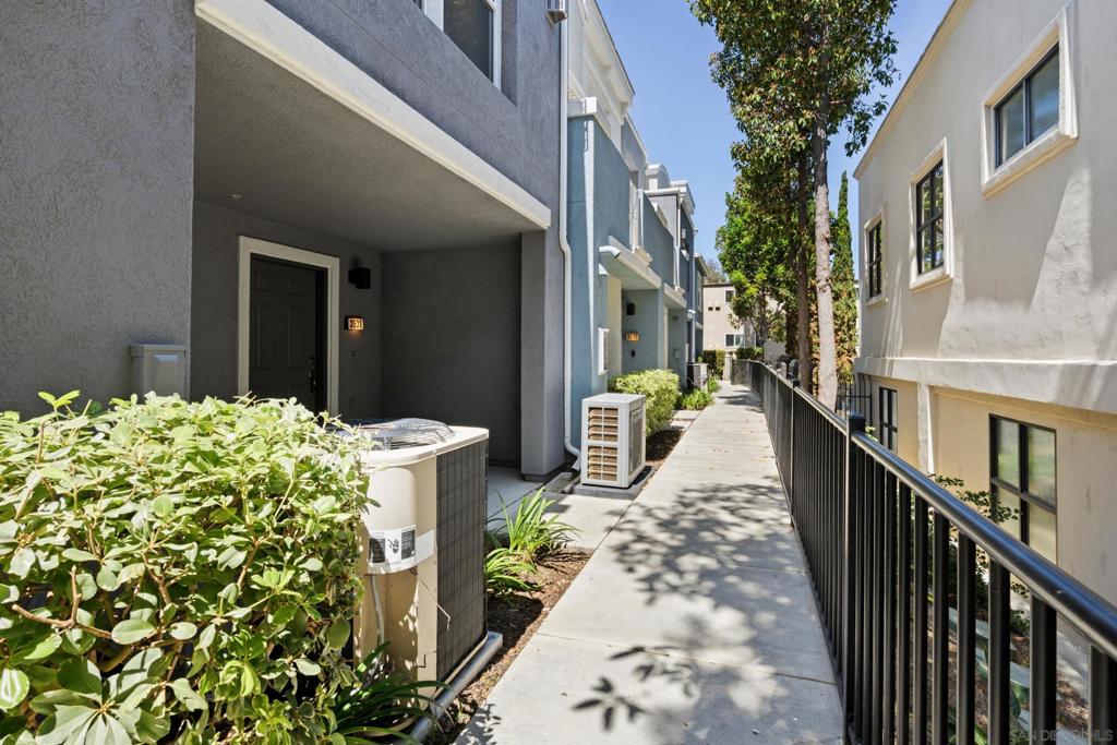 3538 Shoreline Bluff Lane - photo 2