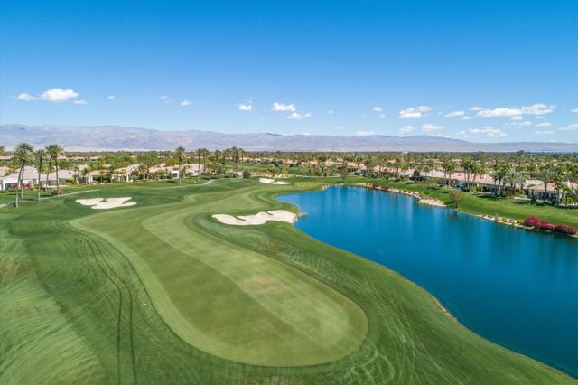 51686 Via Sorrento, La Quinta CA: https://media.crmls.org/mediaz/f293bae0-0177-4e6a-8b8a-4c60d23ef017.jpg