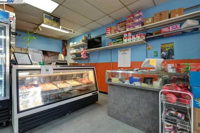 34595 Alvarado-Niles Blvd, Union City CA: https://media.crmls.org/mediaz/f2943b5f-c062-4bb5-a245-bbfcafc38da0.jpg