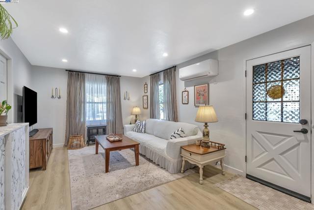 2019 E St, Hayward CA: https://media.crmls.org/mediaz/f29476c4-16f1-4ed1-b019-10ea970034a9.jpg
