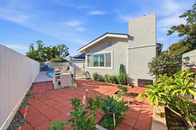 1434 Manchester St, National City CA: https://media.crmls.org/mediaz/f2948832-43be-4ca7-8fe8-587ebffc51bd.jpg