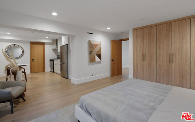 7052 Dume Drive, Malibu CA: https://media.crmls.org/mediaz/f294a73c-5779-4d99-b15e-d92b802f3b39.jpg