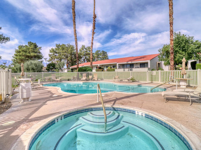 171 Winterhaven Circle, Palm Desert CA: https://media.crmls.org/mediaz/f294bf48-8c84-4356-8c97-d5958a5b4b8c.jpg