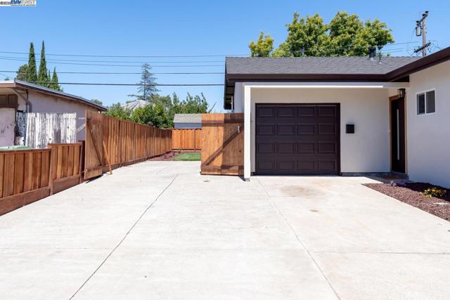40186 Barbara St, Fremont CA: https://media.crmls.org/mediaz/f2951e38-0ebf-4e22-a2f1-c53c2f88c26f.jpg