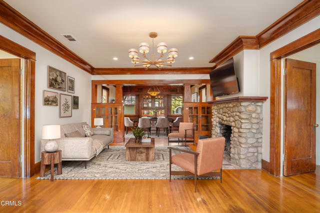 Detail Gallery Image 3 of 31 For 847 S Los Robles Ave, Pasadena,  CA 91106 - 3 Beds | 2 Baths