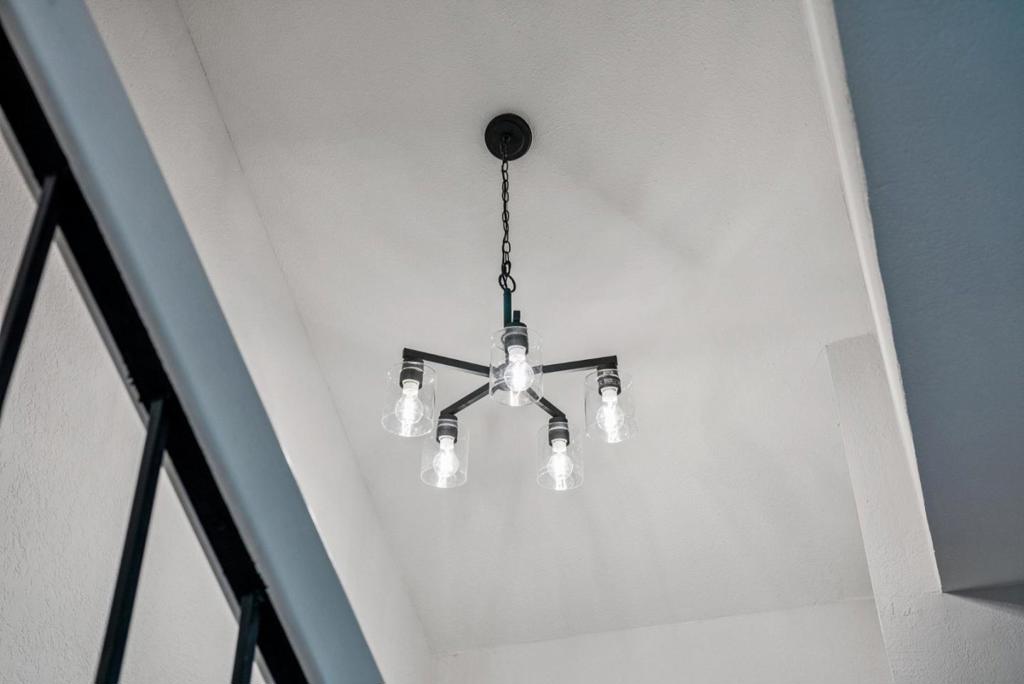 https://media.crmls.org/mediaz/f295bd59-bbb9-4e49-b13d-dc05671088cd.jpg?preset=X-Large