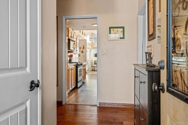 Detail Gallery Image 8 of 49 For 4057 Calavo Dr, La Mesa,  CA 91941 - 3 Beds | 2 Baths