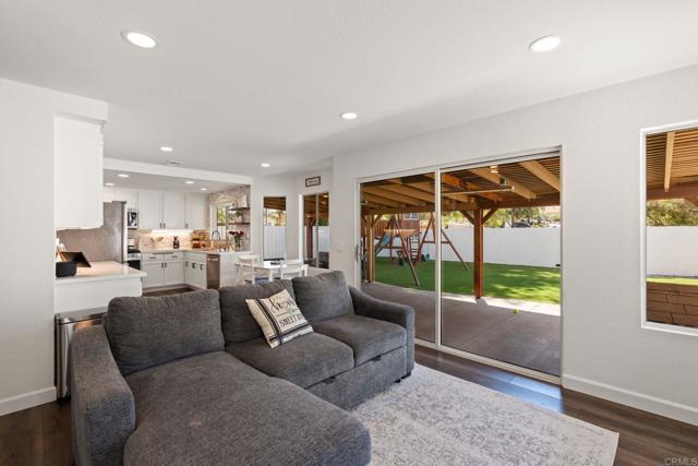 Detail Gallery Image 8 of 43 For 1378 Corte Lira, San Marcos,  CA 92069 - 4 Beds | 3 Baths