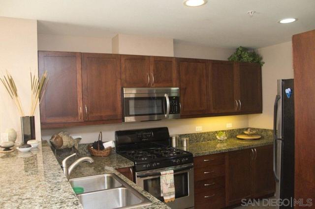 530 K St, San Diego CA: https://media.crmls.org/mediaz/f2961462-7f7f-4062-9811-7a15effb0695.jpg