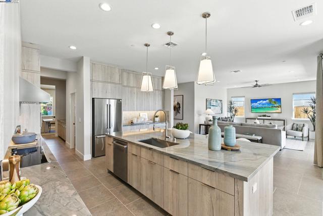 1685 Arione Street, Brentwood CA: https://media.crmls.org/mediaz/f2962c93-9e76-40ab-b68a-6f4dd5810a65.jpg