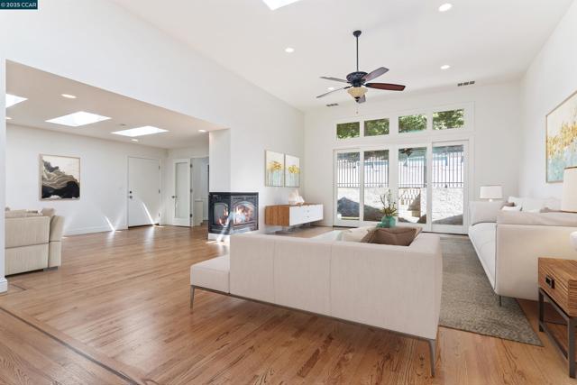 225 Rheem Blvd, Moraga CA: https://media.crmls.org/mediaz/f296453b-bb18-49cc-8f98-26ca0beb8233.jpg