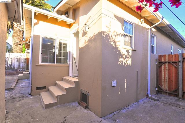 Image 20 of 27 For 3521 Midvale Ave