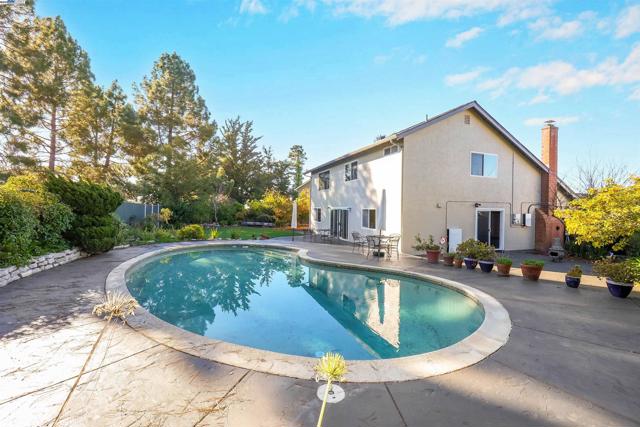 3608 Siskiyou Ct, Hayward CA: https://media.crmls.org/mediaz/f2972243-de0d-4c91-a1cc-370188558c02.jpg