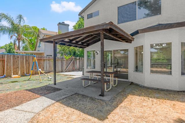 6431 Canyon Creek Way, Elk Grove CA: https://media.crmls.org/mediaz/f29764f6-fefa-4272-8456-7e7e17722e09.jpg