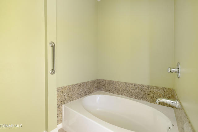 485 Country Club Drive, Simi Valley CA: https://media.crmls.org/mediaz/f297e2da-782f-409f-becb-78a5341ff938.jpg