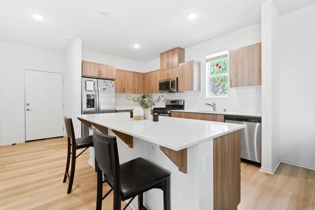 5212 Beachfront, San Diego CA: https://media.crmls.org/mediaz/f297fd3f-f514-4e58-ac92-d50b4d8ca729.jpg
