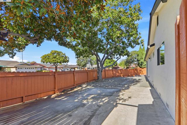 32252 Coronation dr, Union City CA: https://media.crmls.org/mediaz/f2982b42-92b3-4325-9b66-72f18379e8b8.jpg
