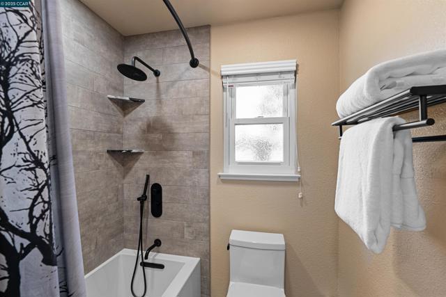 3628 Portsmouth Ct, Pleasanton CA: https://media.crmls.org/mediaz/f2982ee7-2a8f-4352-9c8e-0ad5187466f2.jpg