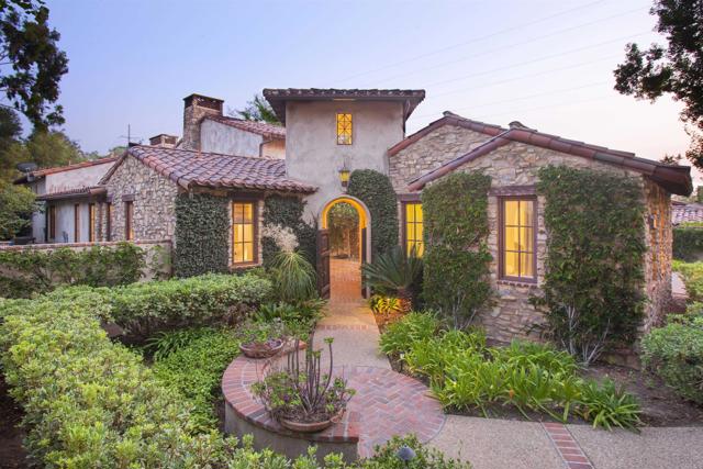 7031 Calle Portone, Rancho Santa Fe CA: https://media.crmls.org/mediaz/f2983da1-e85d-41c0-beb2-32ef8672a3c6.jpg