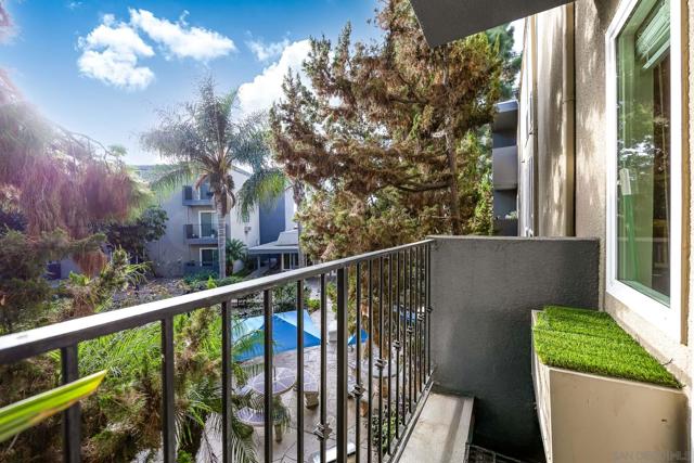 4860 Rolando Ct, San Diego CA: https://media.crmls.org/mediaz/f29840c4-5b97-4f12-b0a3-043906bd6a98.jpg