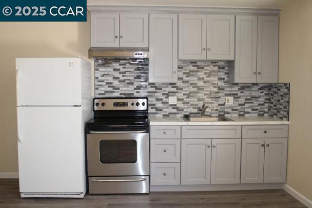 527 Vaqueros Ave, Rodeo CA: https://media.crmls.org/mediaz/f298da2f-80f5-4d2f-b7e4-98f5dc8b519c.jpg