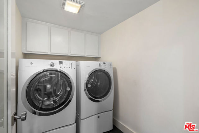 2771 Claray Drive, Los Angeles CA: https://media.crmls.org/mediaz/f2995634-4c76-470b-a914-a38328cbc660.jpg