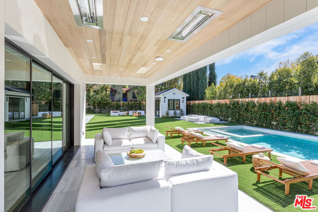 17228 Otsego Street, Encino CA: https://media.crmls.org/mediaz/f2996828-dd32-409b-b1c8-583de979fab3.jpg