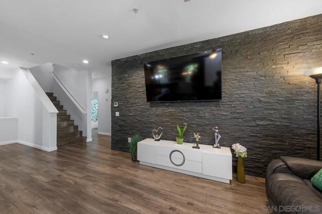 1338 Starry Way, San Diego CA: https://media.crmls.org/mediaz/f2997374-36d9-495d-8b21-4e2d78e72a7d.jpg
