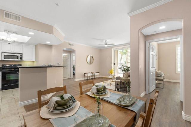 4165 Executive Dr, La Jolla CA: https://media.crmls.org/mediaz/f299c19a-b6a0-41c4-b84c-b062433ff361.jpg