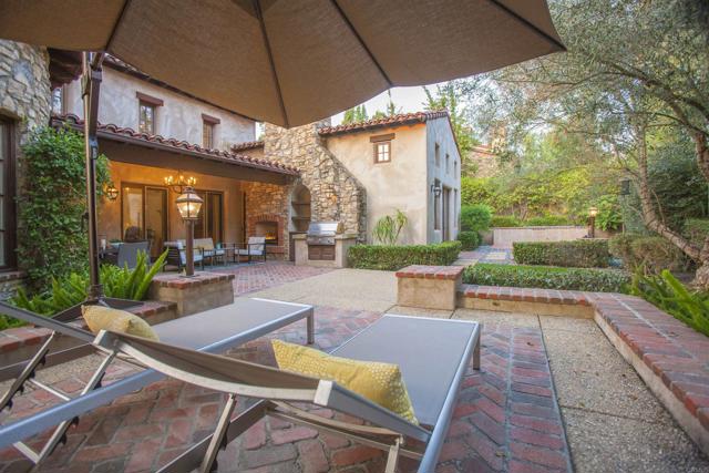 7031 Calle Portone, Rancho Santa Fe CA: https://media.crmls.org/mediaz/f29b76a9-f11f-4100-bc6b-5e6cf82979b7.jpg