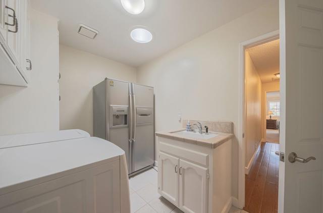 1121 Palo Alto Way, Salinas CA: https://media.crmls.org/mediaz/f29ca2e2-56af-47ce-bd90-77ca599d679f.jpg