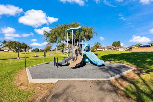 Detail Gallery Image 6 of 14 For 1390 Valencia Loop, Chula Vista,  CA 91910 - 4 Beds | 2 Baths