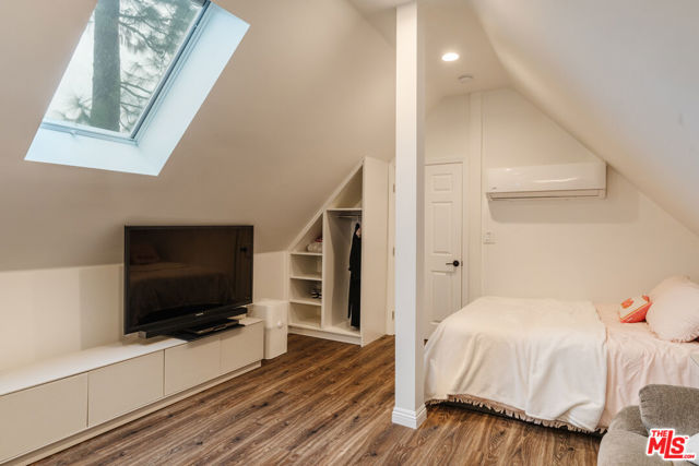 3819 Vista Linda Drive, Encino CA: https://media.crmls.org/mediaz/f29d42a5-ae1d-41db-a678-1dbea83bb0fb.jpg