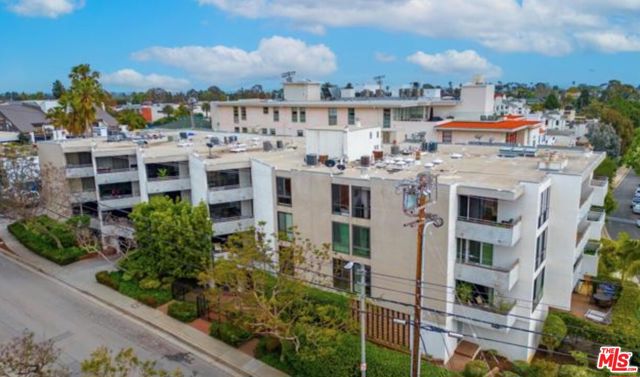 15480 Antioch Street, Pacific Palisades CA: https://media.crmls.org/mediaz/f29d5e44-2cc8-44c4-9d0d-a0f9206490dc.jpg