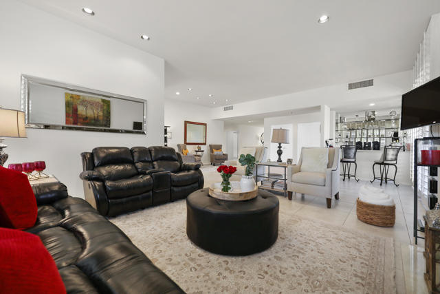 5 Fordham Court, Rancho Mirage CA: https://media.crmls.org/mediaz/f29dbb32-da90-4893-b173-533a80c2cefd.jpg