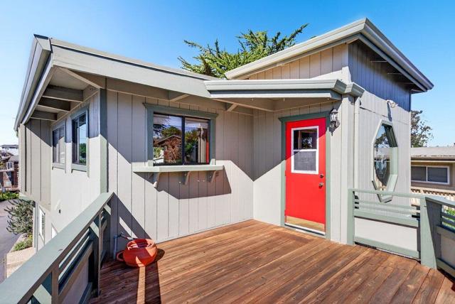 1 Gray Way, Watsonville CA: https://media.crmls.org/mediaz/f29ea04e-4709-4a02-9a3f-d3d35c9de619.jpg